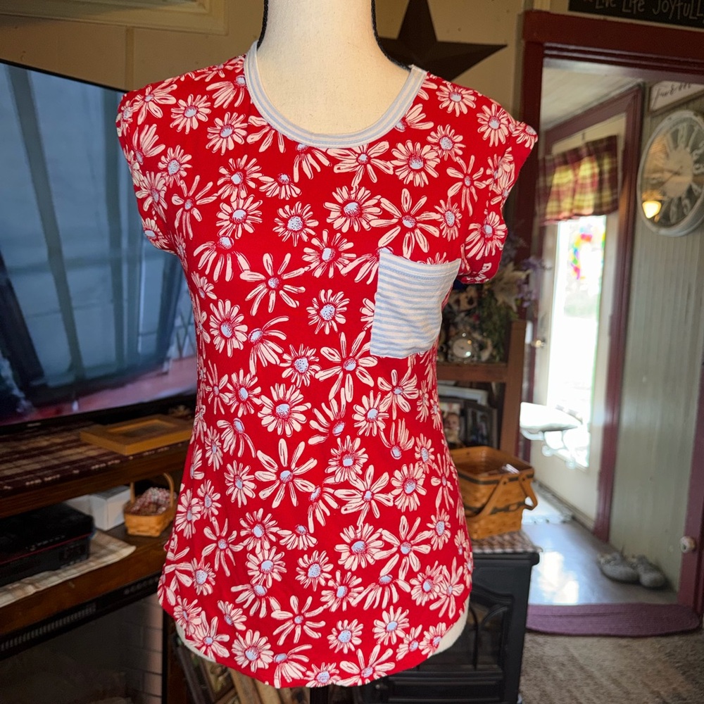 Women’s Red Floral Pocket Tee - Casual Short Sleeve Top